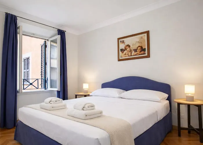 Peaceful apartment in piazza Venezia's alleys